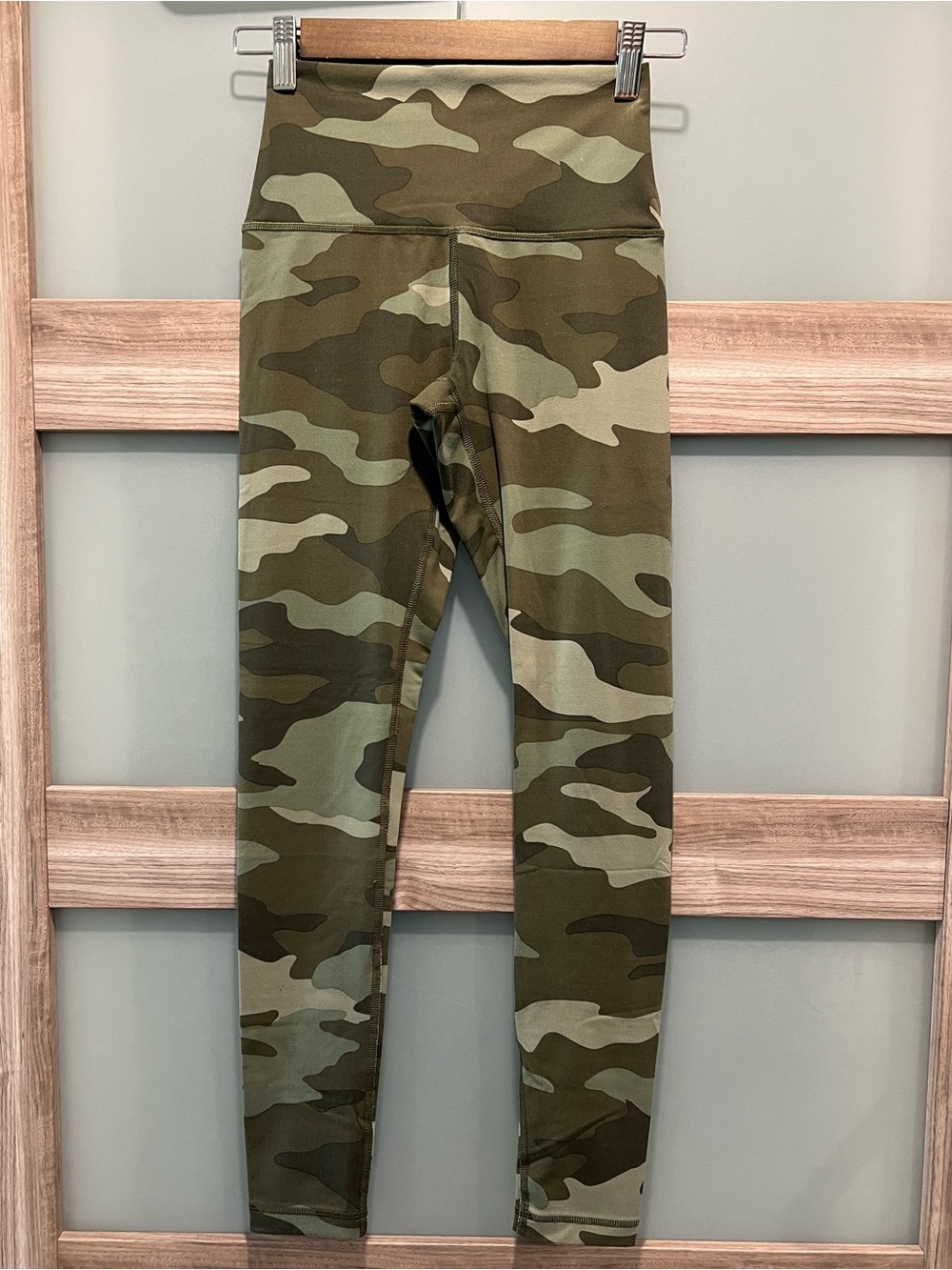 PINK Victoria's Secret | Ultimate Olive Green Camo High-Rise Leggings